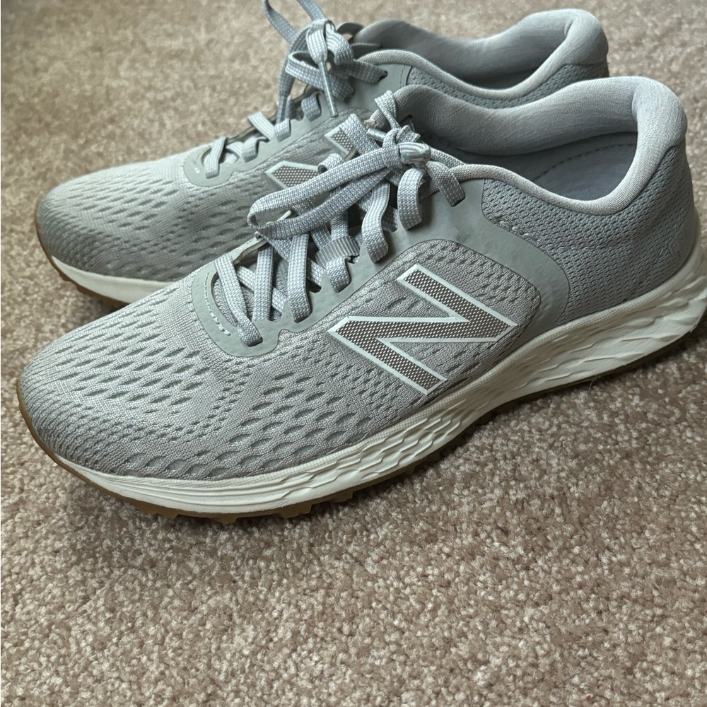 Women’s New balance sneakers (Has some dirt /scuff marks on sneakers)